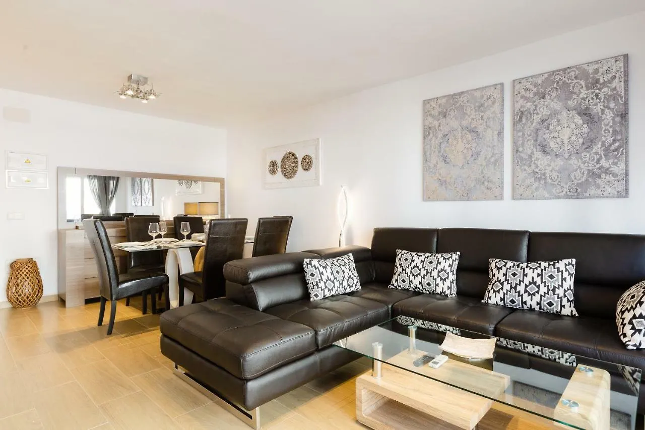 Picasso Daisy Apartment Fuengirola Spain